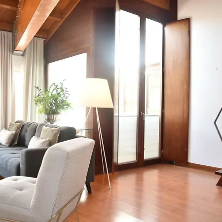 Architect-designed Loft In A Historic Hilltop Neighborhood Apartment