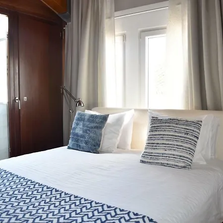 Architect-designed Loft In A Historic Hilltop Neighborhood Apartment *