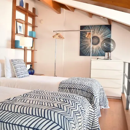 Architect-designed Loft In A Historic Hilltop Neighborhood Apartment